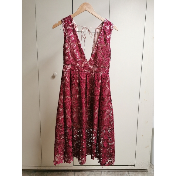 Wine red lace dress size 6-8 - Picture 2 of 7